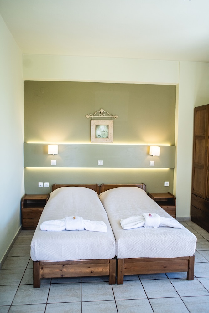 SUPERIOR, DOUBLE OR TWIN BED