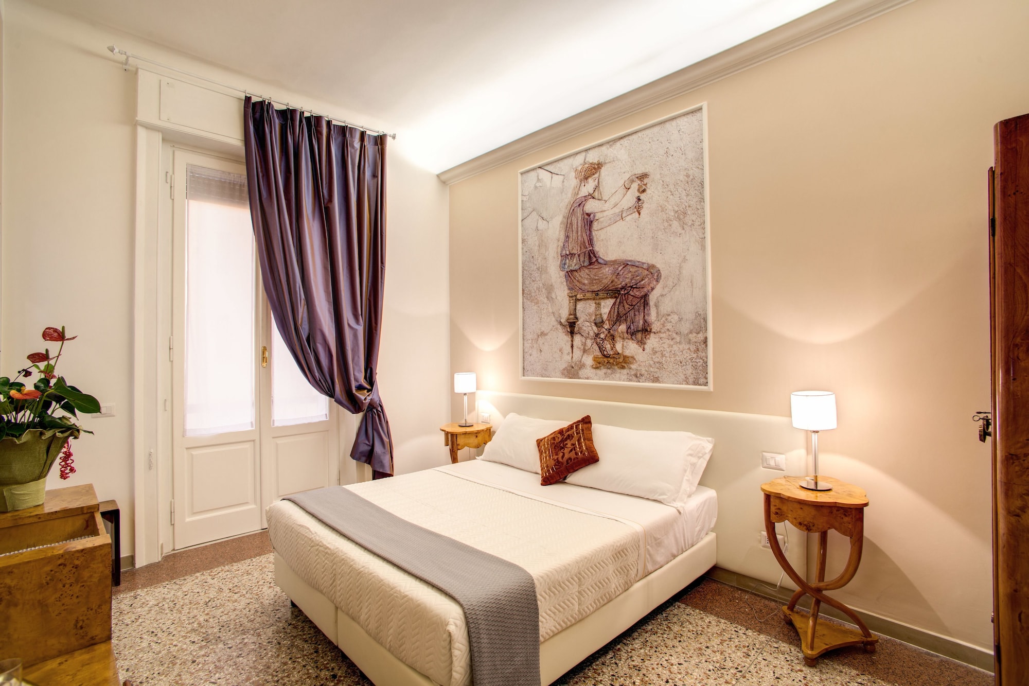ROOM, DOUBLE BED