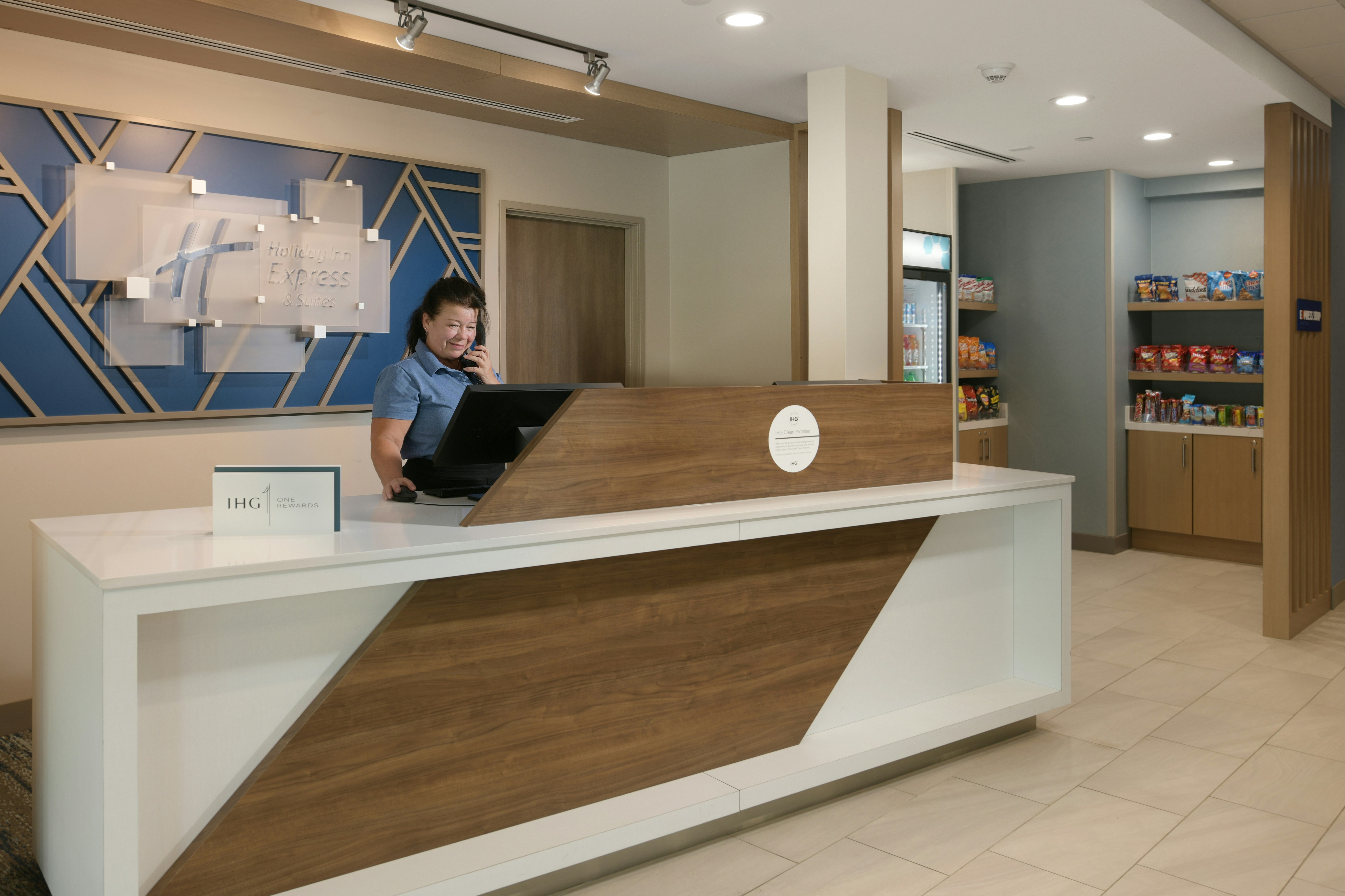 Holiday Inn Express and Suites Williamstown - Glassboro, an IHG Hotel (ex. Best Western Monroe Inn) 10/62