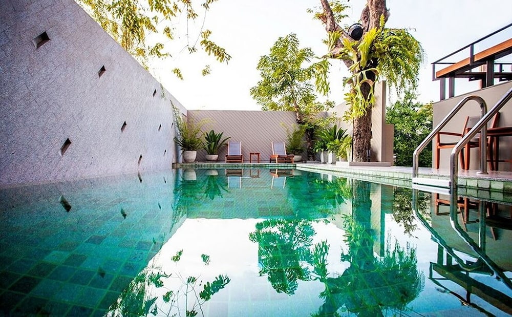 swimming pool spa