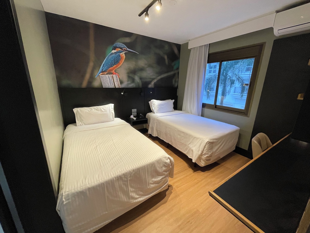 LUXURY, TWIN BEDS