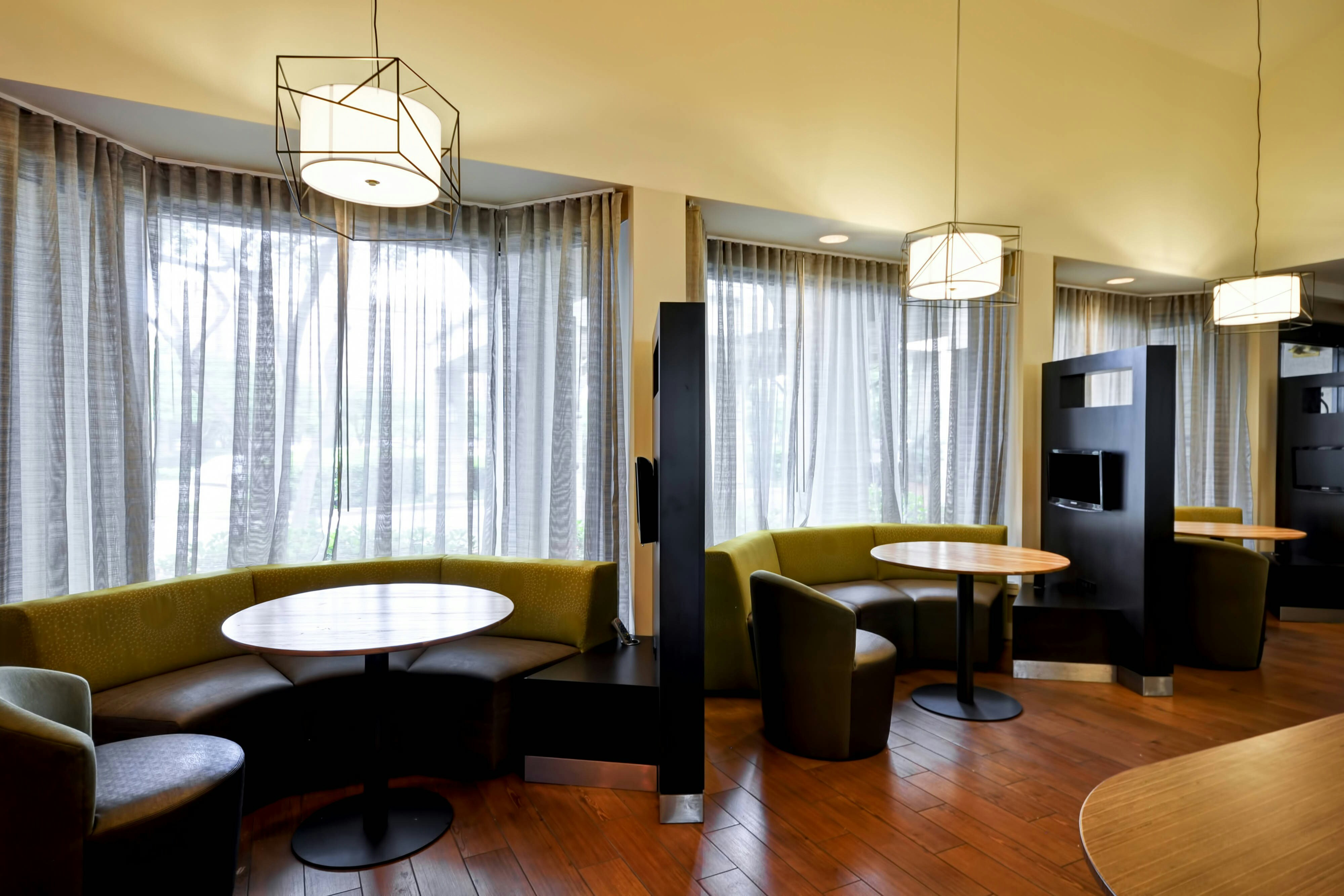 Courtyard By Marriott Dallas Medical Market Center 25/48