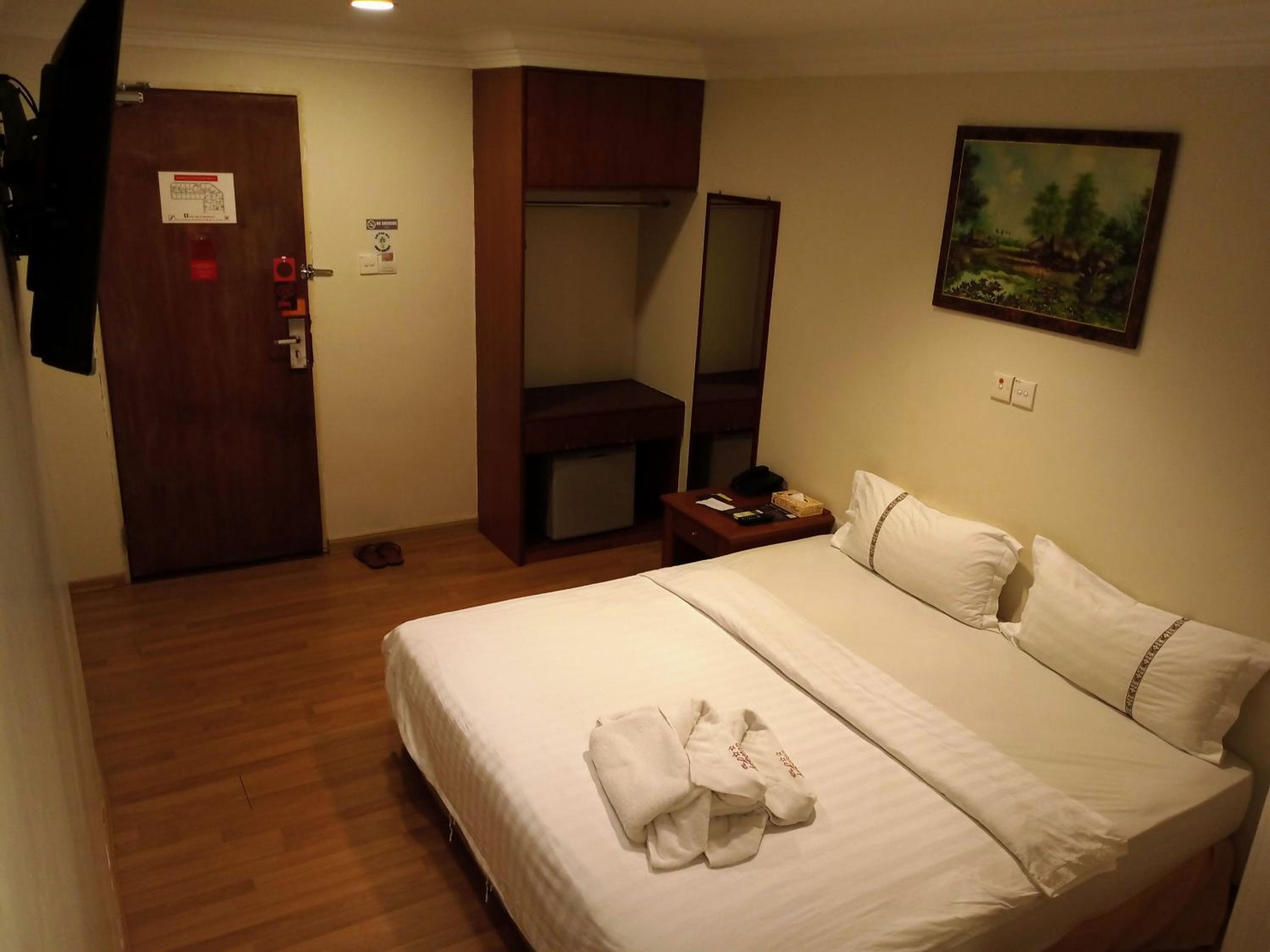 STANDARD, KING BED