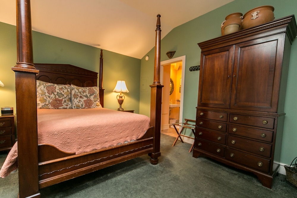 Hidden Garden Cottages Bed &amp; Breakfast 18/49