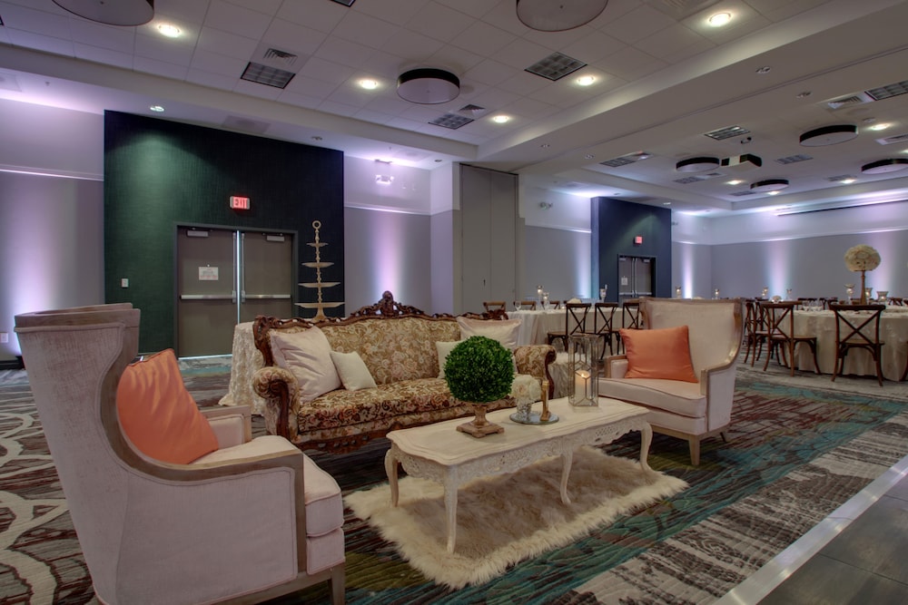 Holiday Inn Peoria At Grand Prairie 30/75