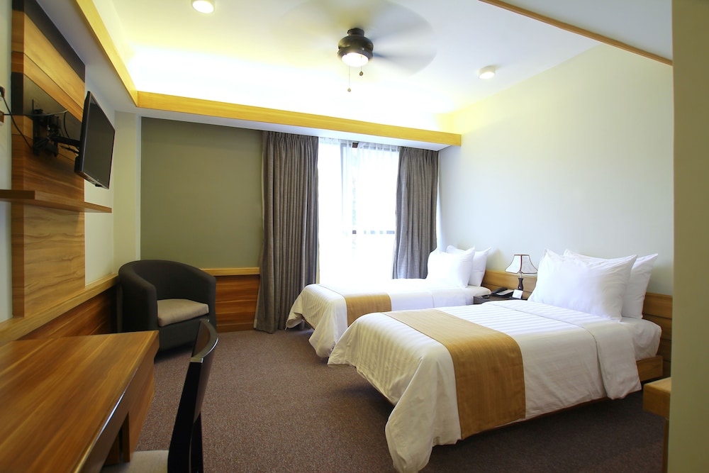Grand Sierra Pines Hotel 24/63