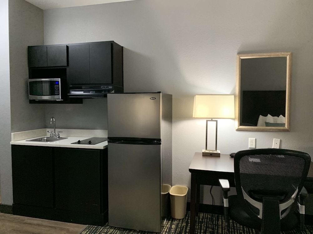 Best Western Plus Olive Branch Hotel & Suites 30/32