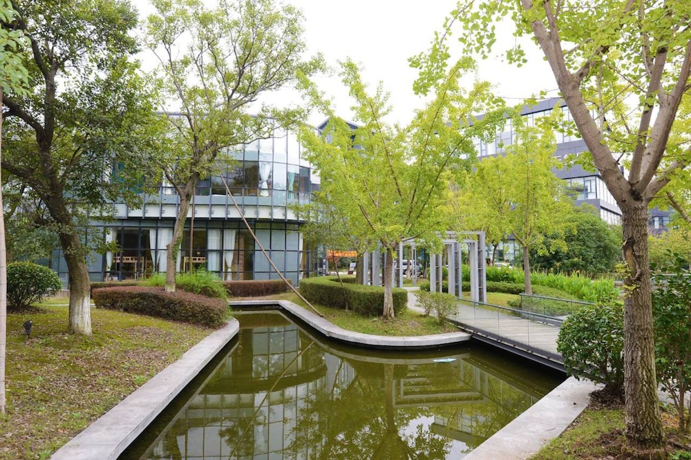 J Trip Youth Hostel 33/37