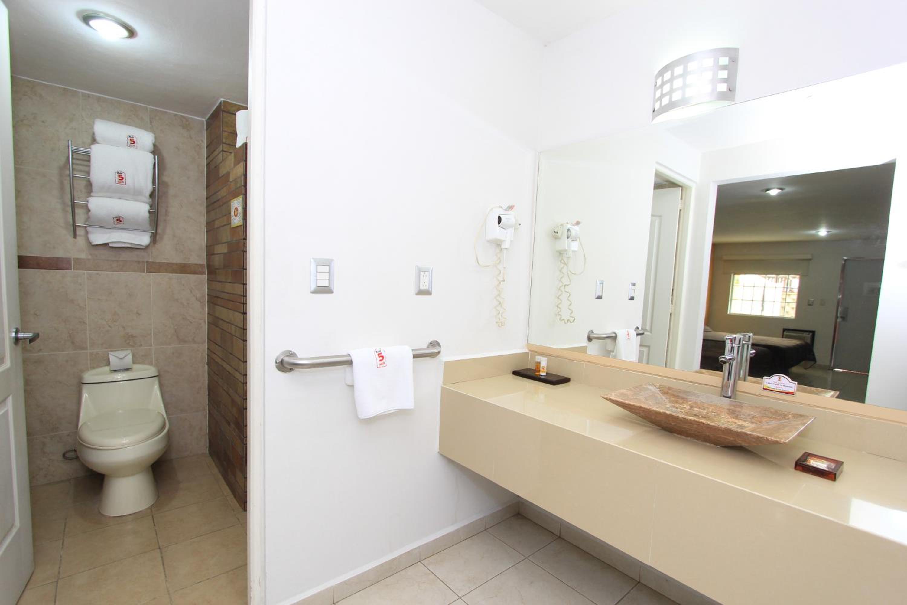 Hotel 5 Inn 49/50