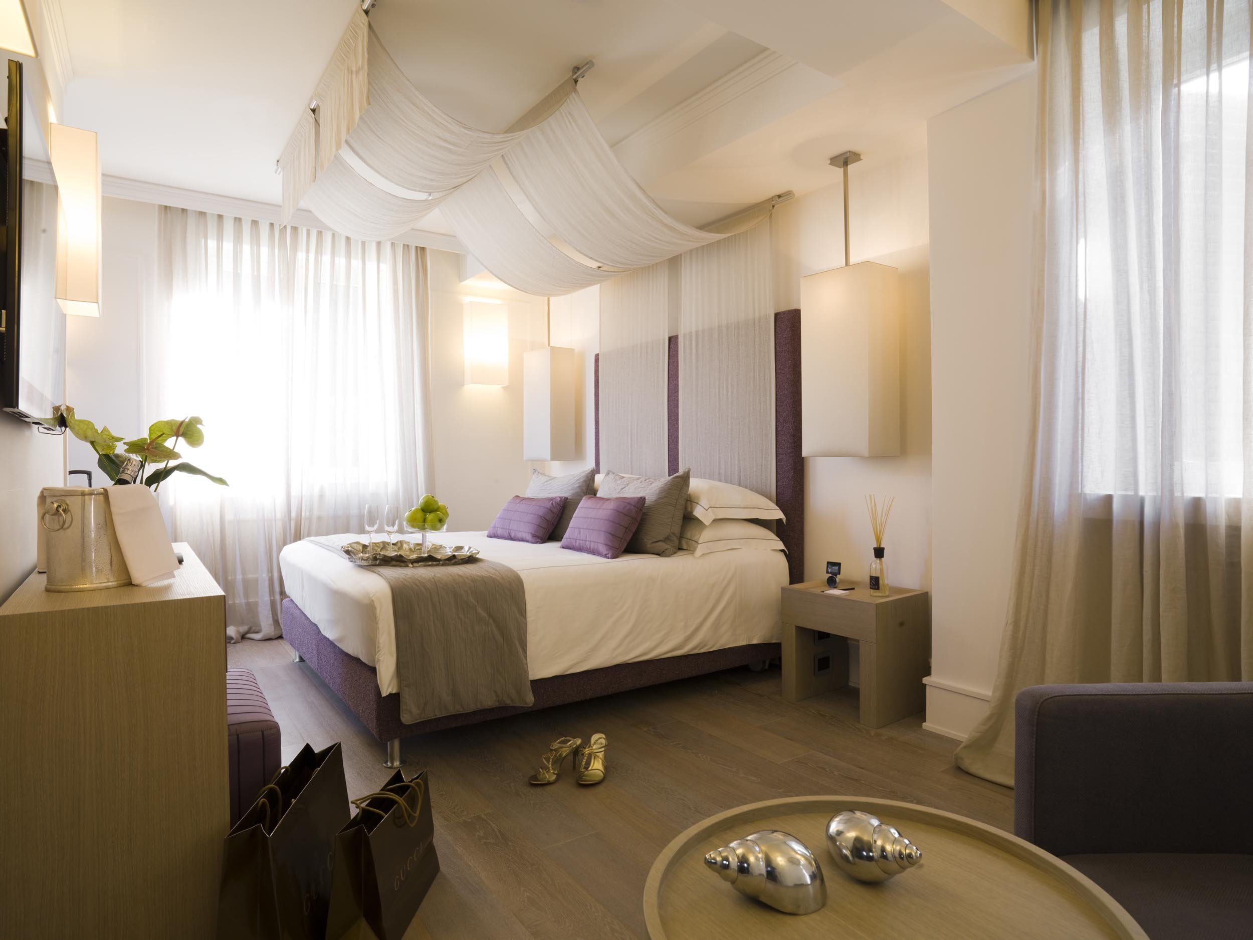 Eight Hotel Paraggi 26/92