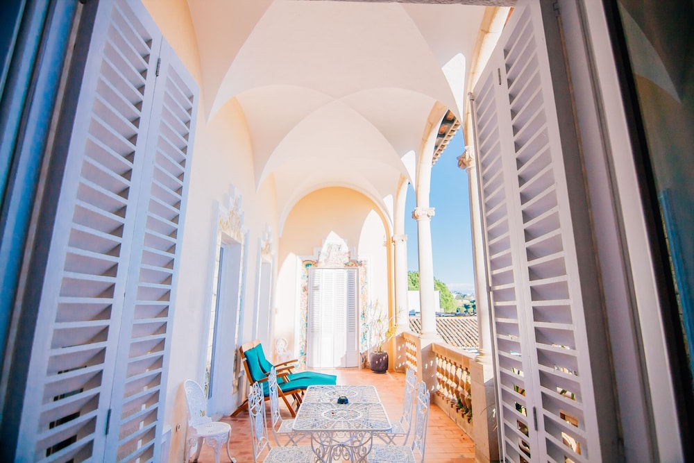Hotel Roger de Flor by Seleqtta 57/66