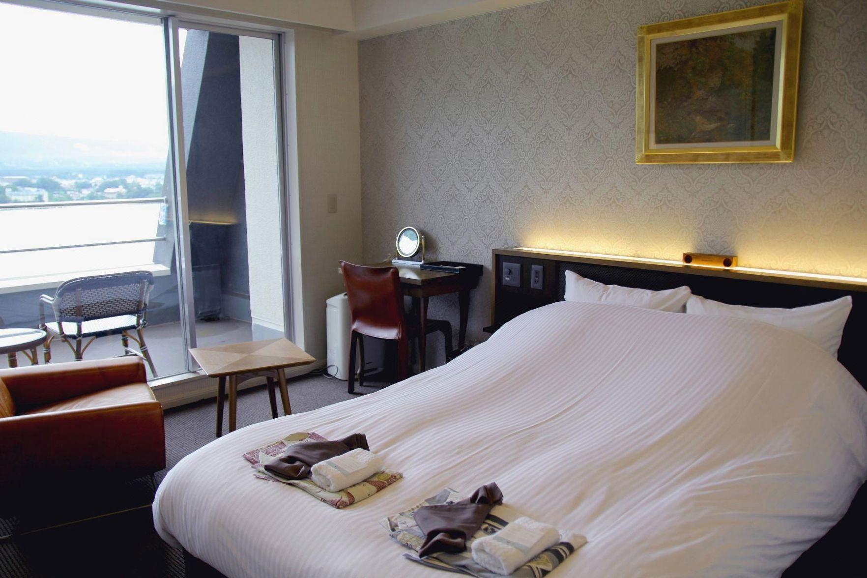 Room, Double Bed, Mountain and Lake View, Balcony