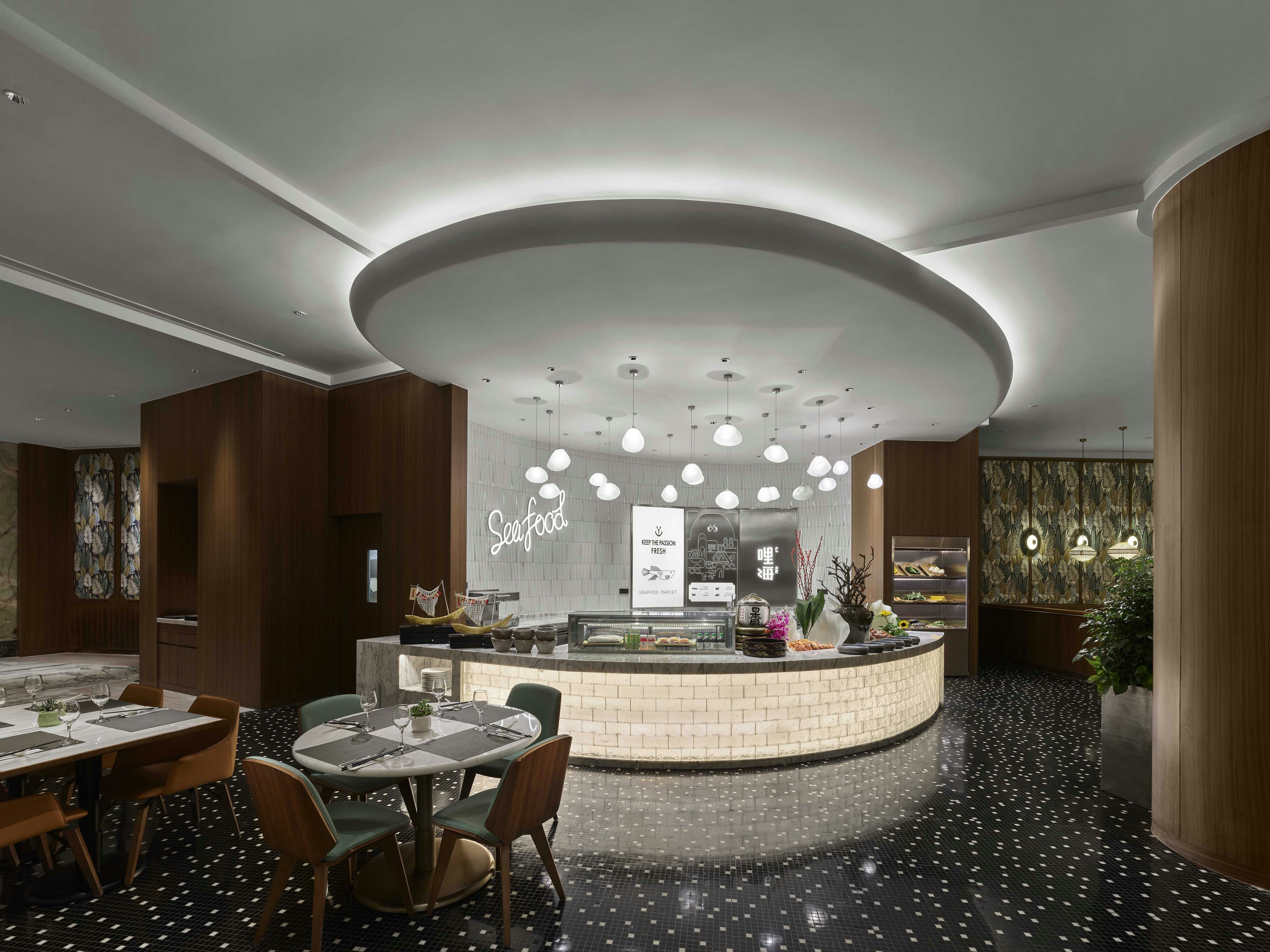 Hilton Shanghai Hongqiao Hotel 10/70