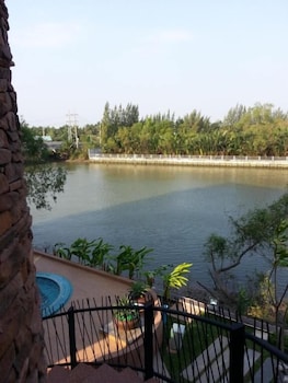 Coco View Hotel 10/67