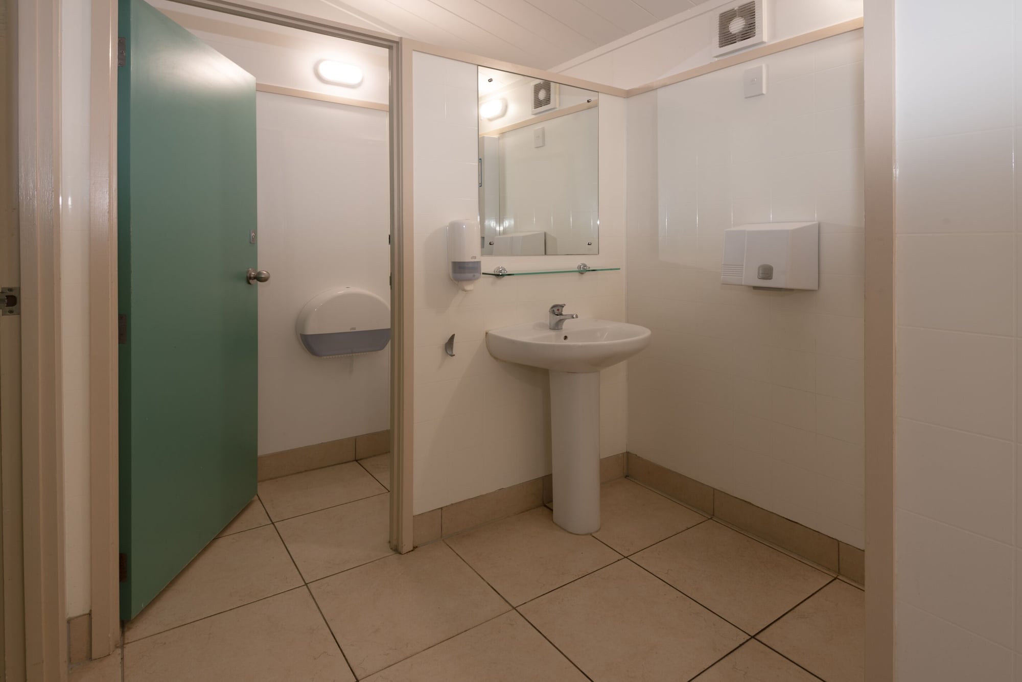 Family, 2 Queen Beds, Shared Bathroom, Skotel Alpine Resort 2/4