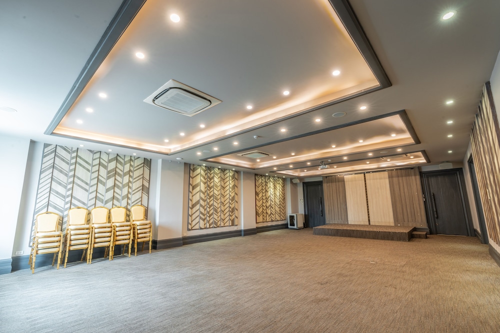 Grand Hotel Vientiane 57/60