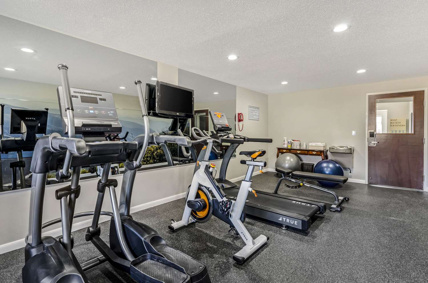 Clarion Pointe Staunton East 6/13