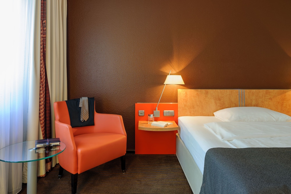 MERCURE HOTEL AND RESIDENZ FRANKFURT MESSE 17/82