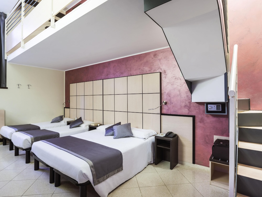 IBIS STYLES MILANO CENTRO 16/48