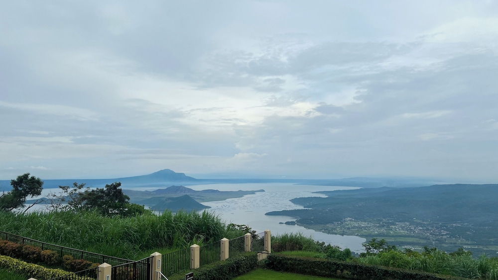 Taal Vista Hotel 46/53