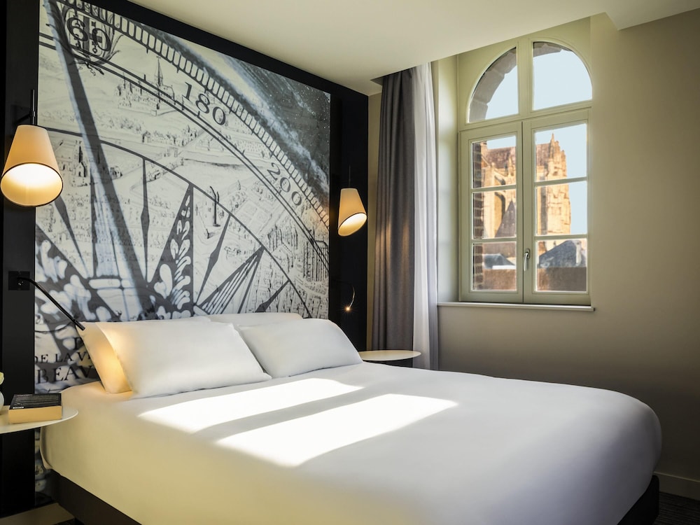 Classic, Double Bed, Cathedral View