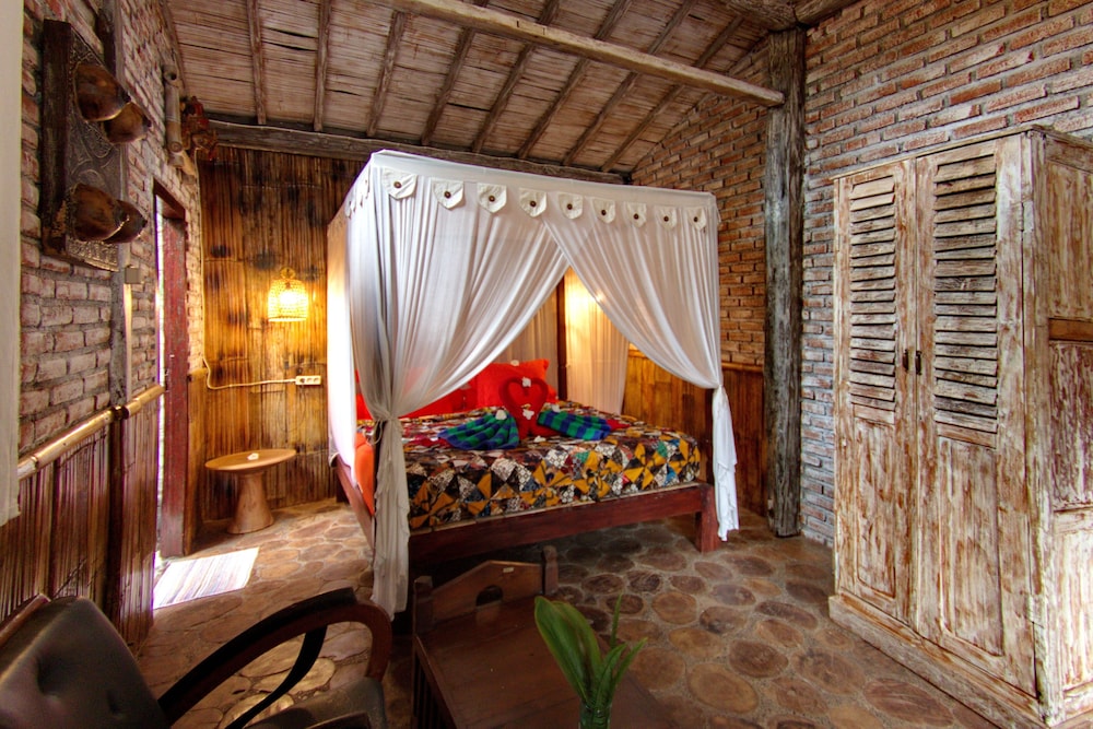 Santhika B&B 25/50