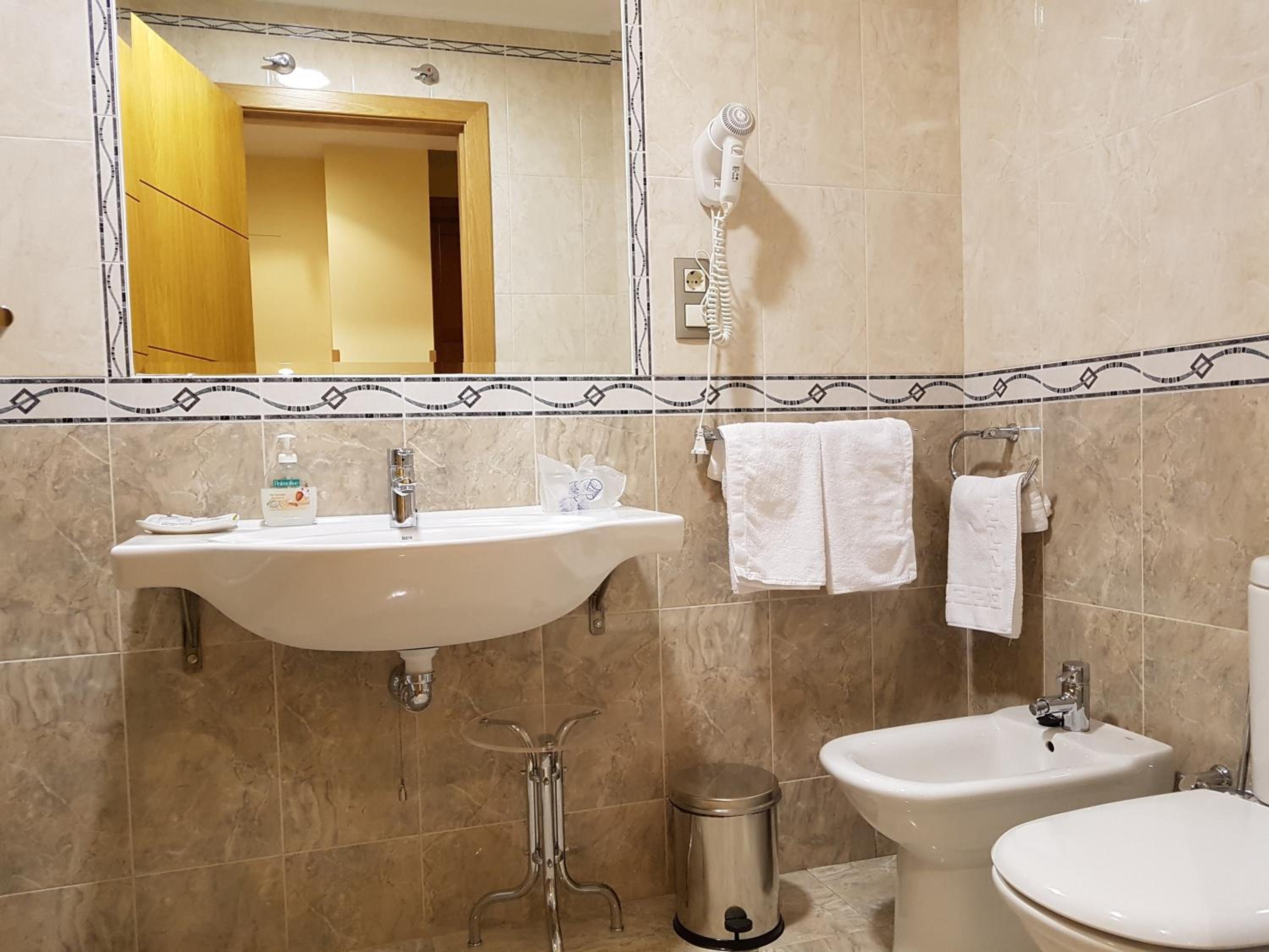 Hotel Reina Isabel 52/57