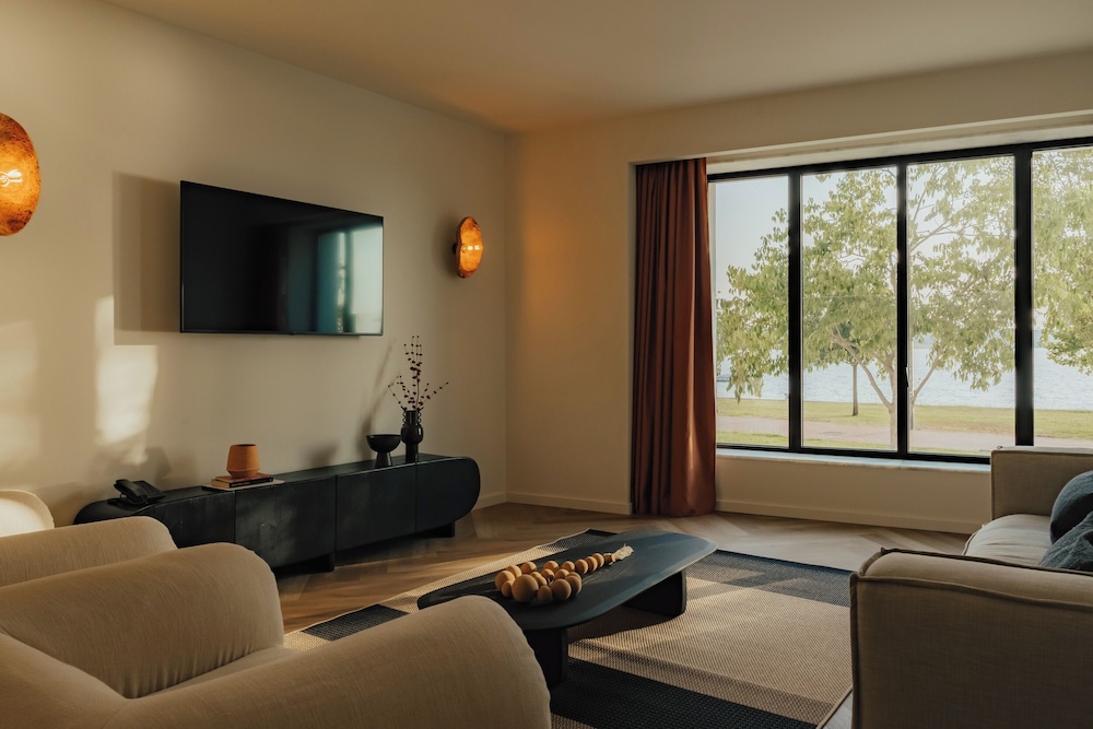 Upon Harbor - Seixal Bay Hotel 30/50