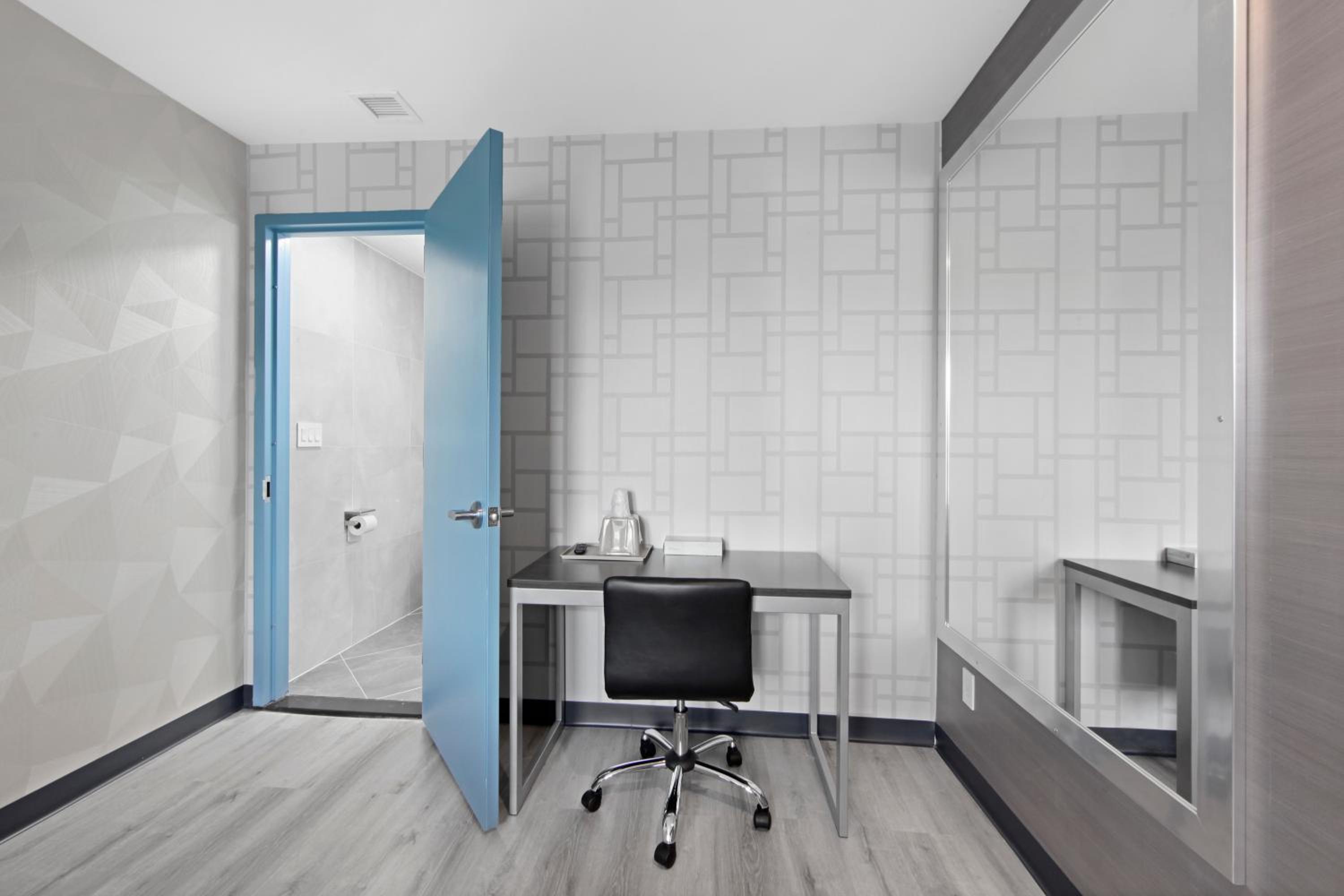 Hotel 365 Bronx 36/50