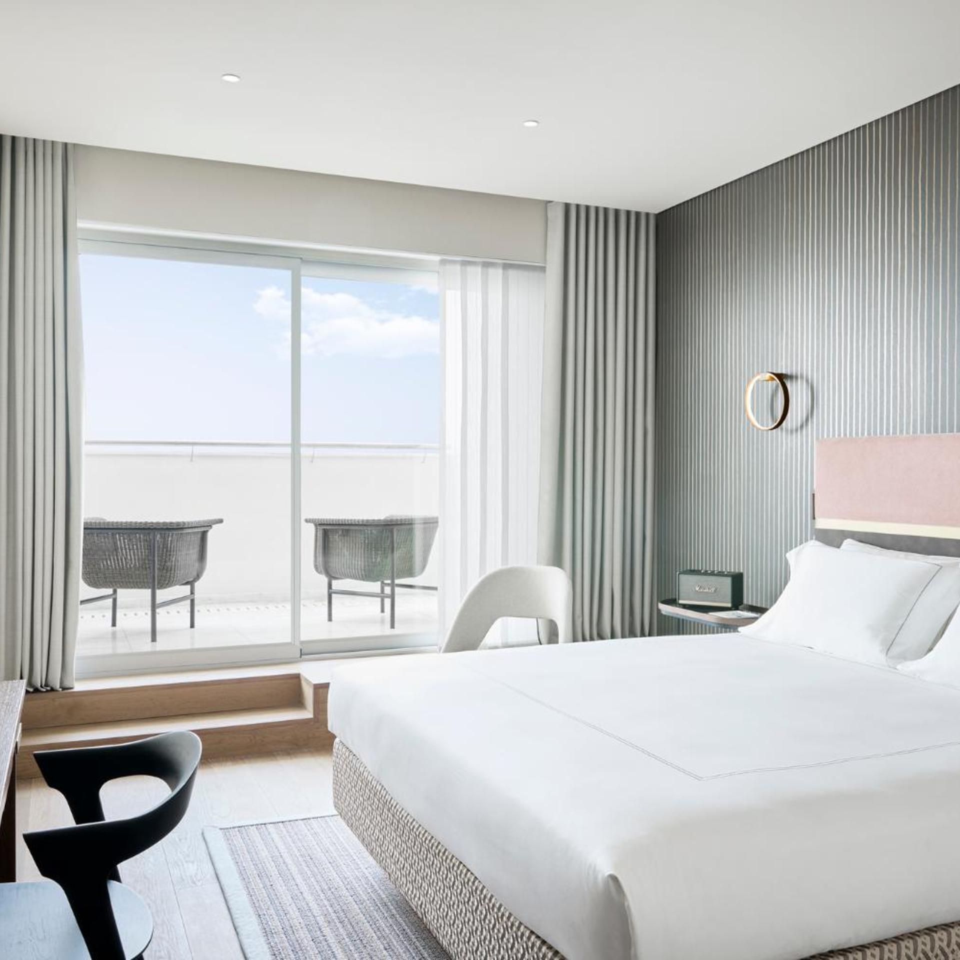 Deluxe, King Bed, Sea Front, Balcony