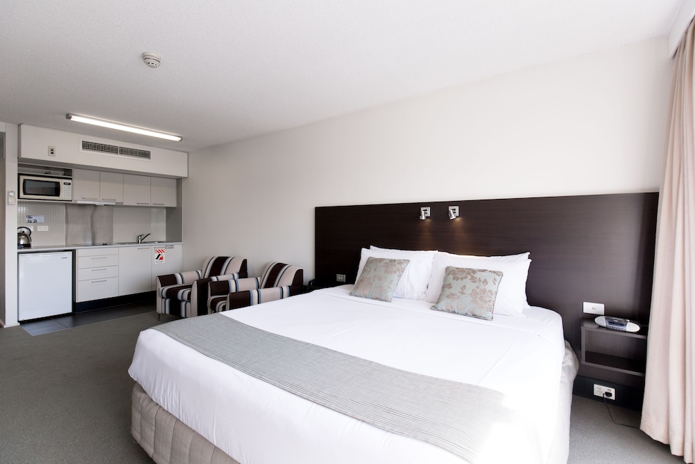 St Ives Apartments 11/56