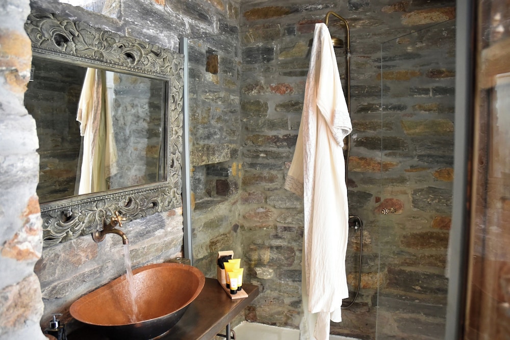 Aigis Suites 49/50