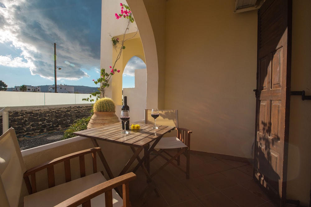 Iliada Hotel Santorini 61/63