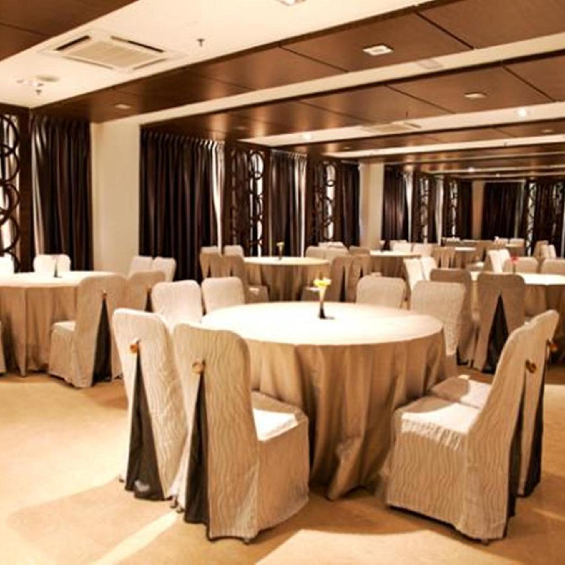 Pinetree Hotel 35/41