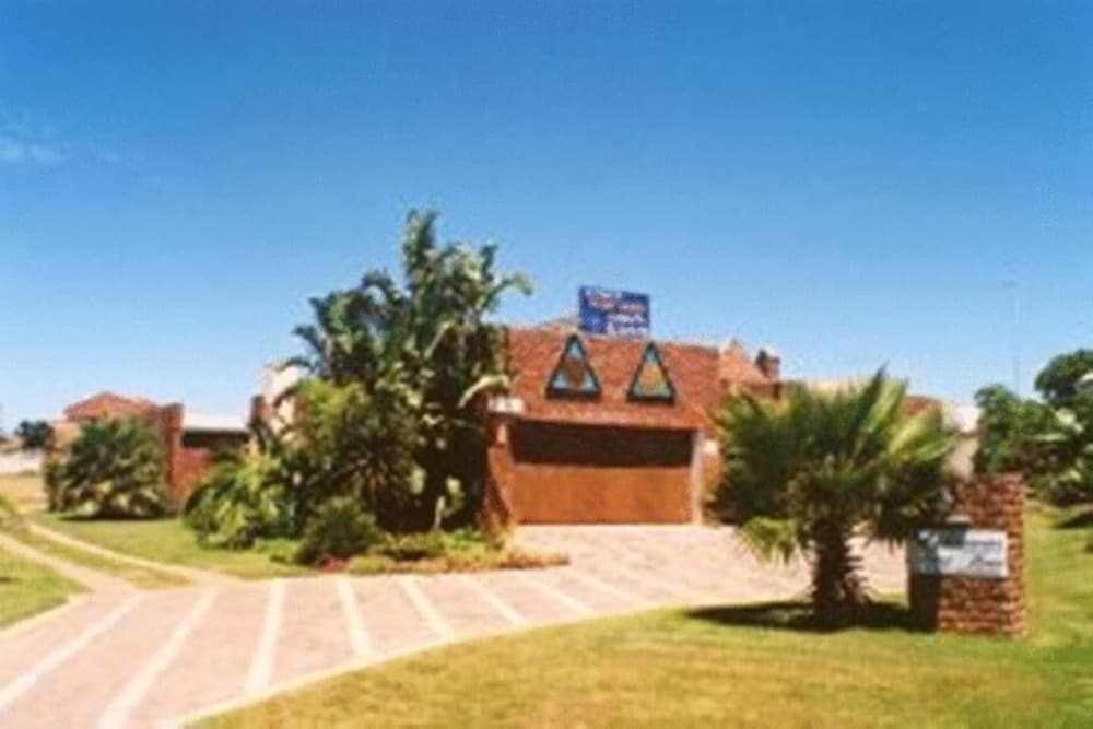 Bluewater Guesthouse 21/23