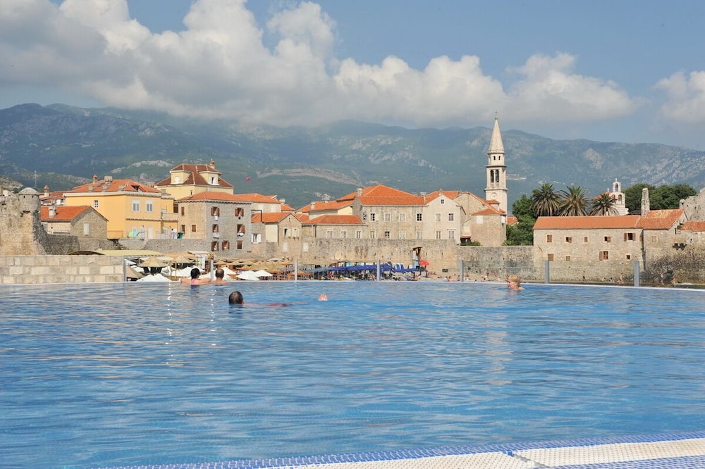 Avala Resort and Villas 41/50