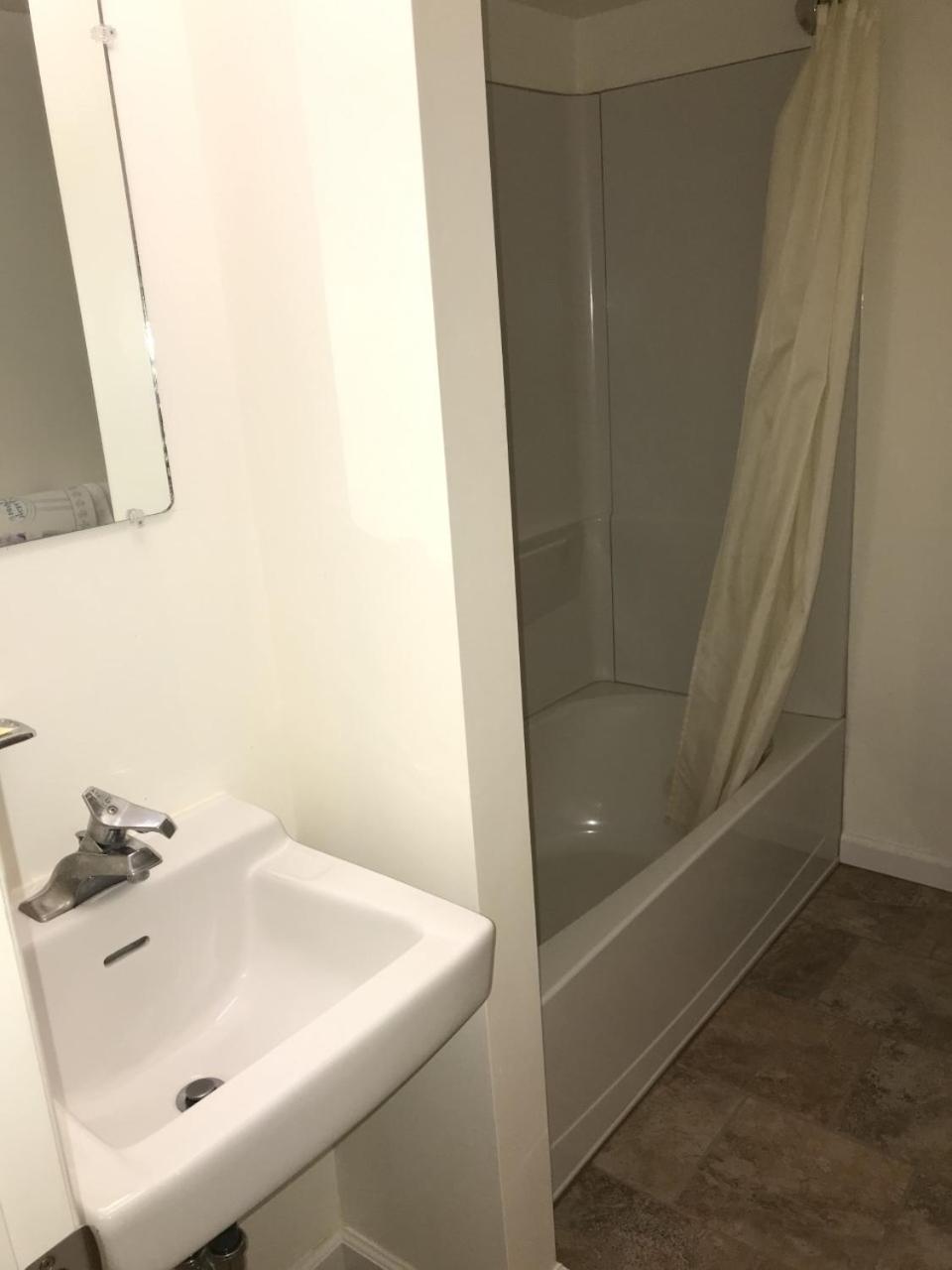 Express Inn 17/17