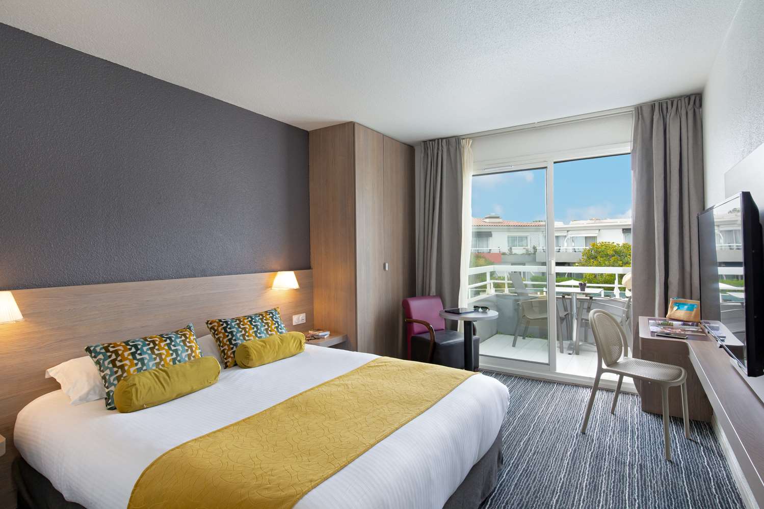 Comfort, Queen Bed, Pool Side, Terrace