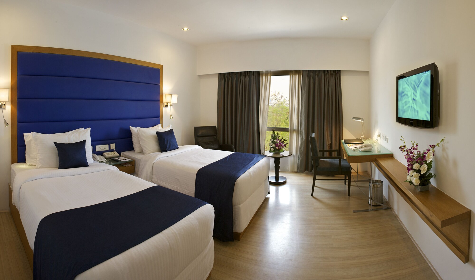 1 Bedroom, Deluxe, King Bed, City View, The Peerless Inn 5/10