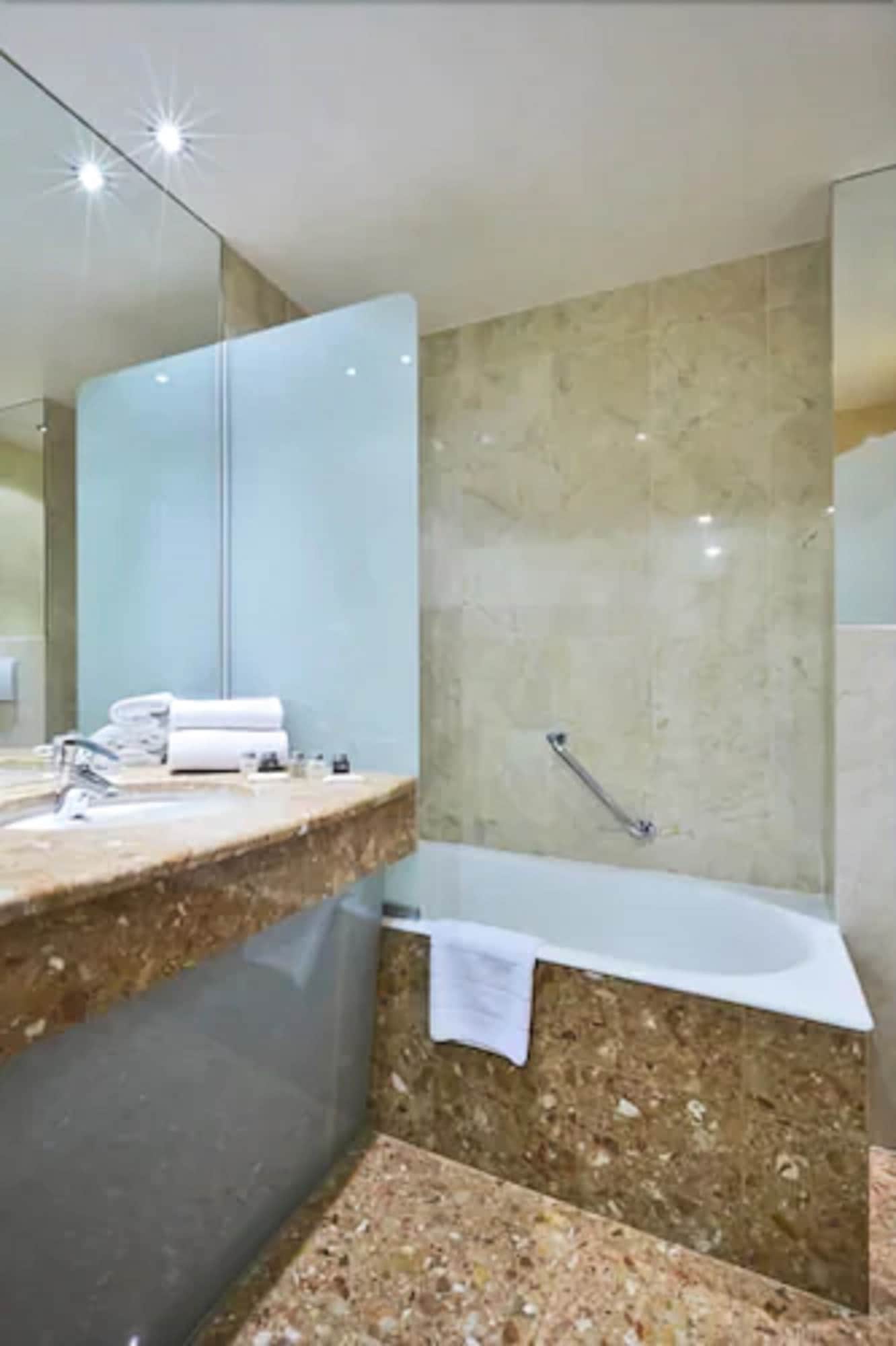 غرفة ديلوكس بسريرين منفصلين، Paris Neuilly Hotel 7/7