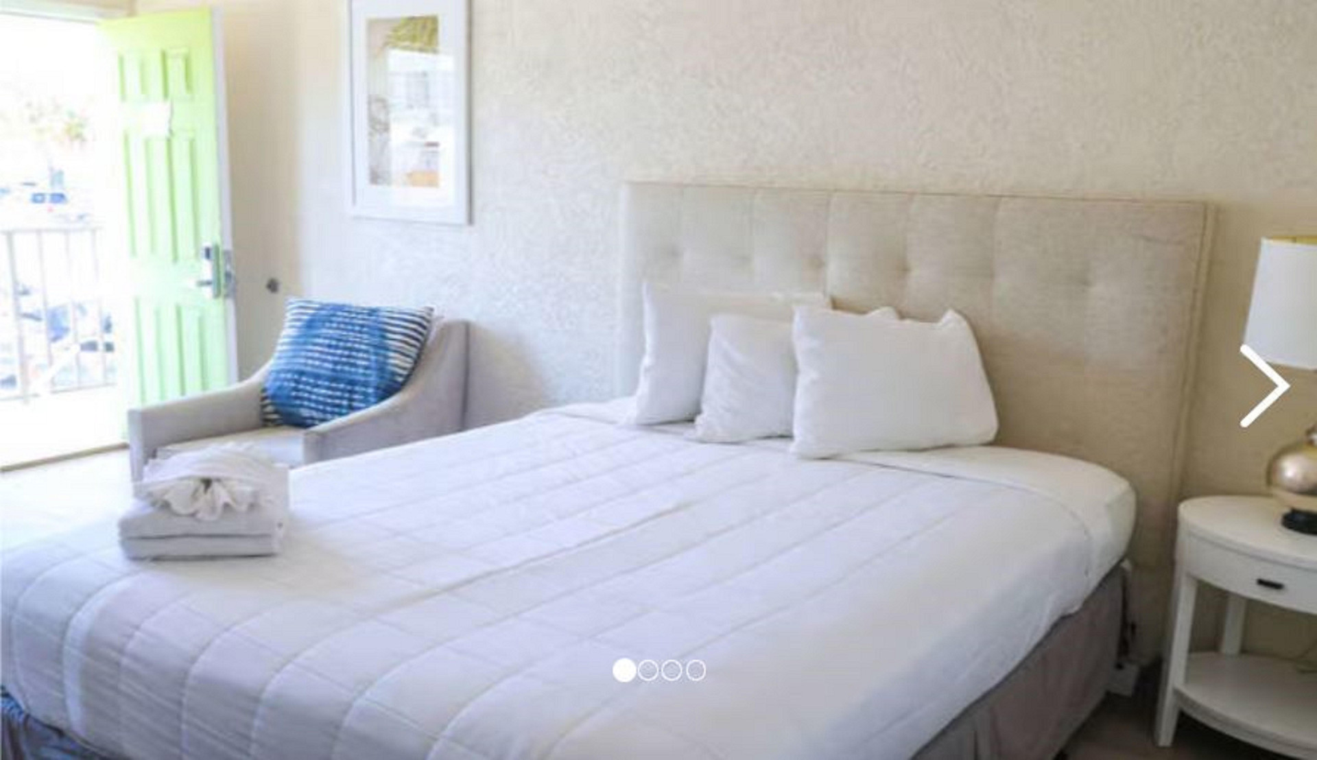Room, 2 Beds, Street View, Pet Friendly, Kitchen