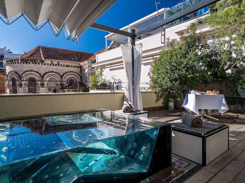 Five Seas by Inwood Hotels 46/60