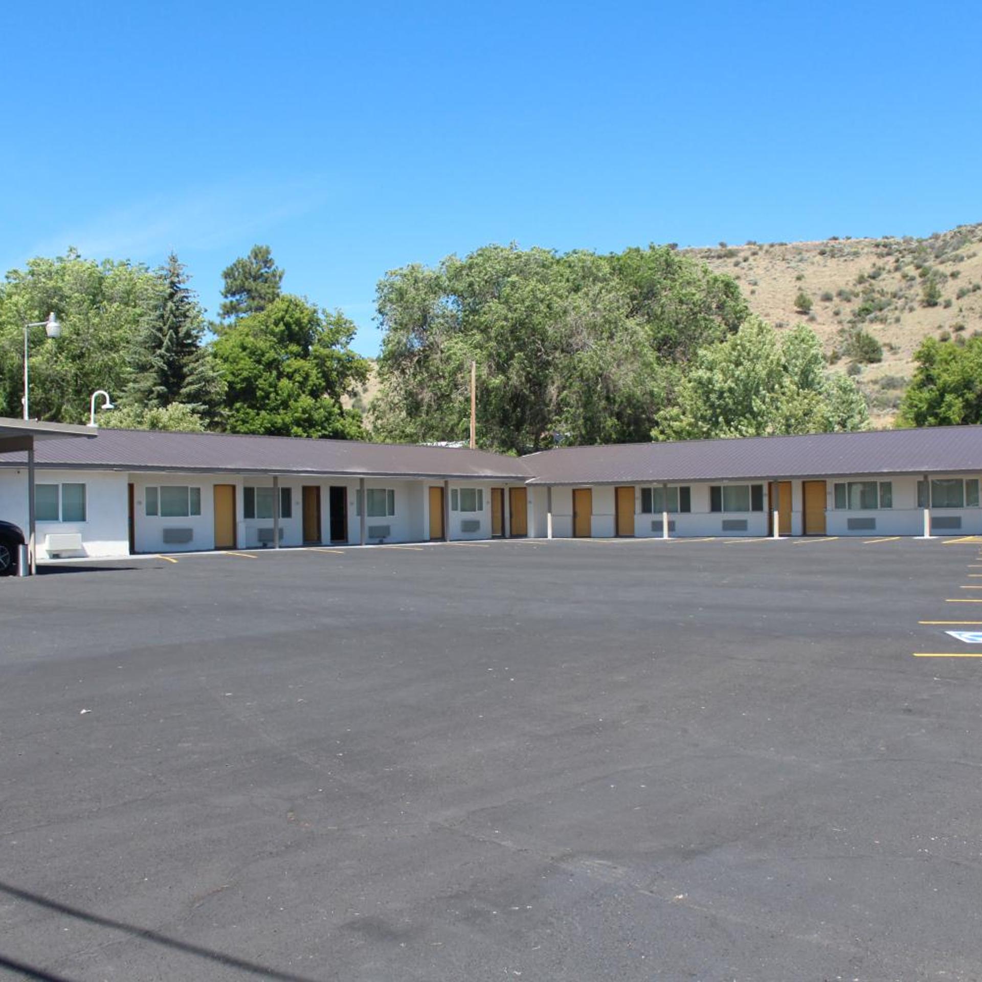 Oregon Trail Inn and Suites 4/50