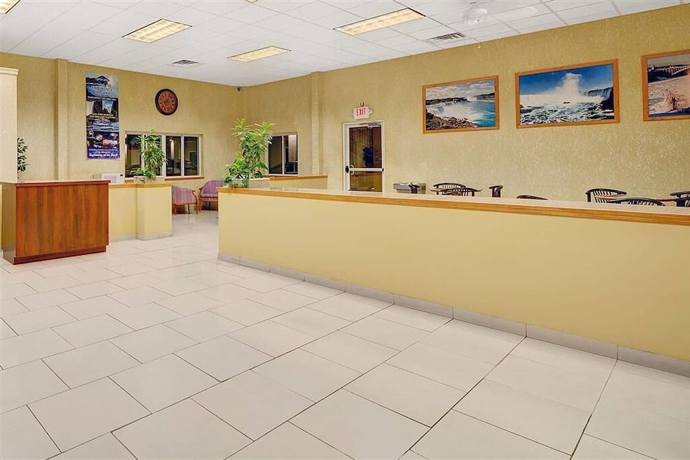 Days Inn and Suites By Wyndham Niagara Falls/Buffalo 4/40