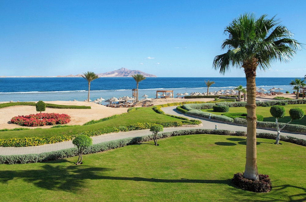 Charmillion Club Resort 44/48