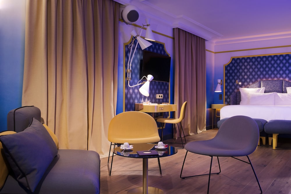 Idol Hotel 40/47
