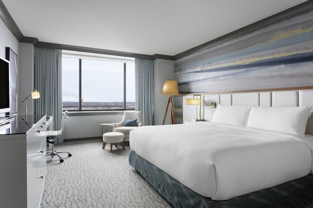 The Lofton Hotel Minneapolis, Tapestry Collection by Hilton 13/80