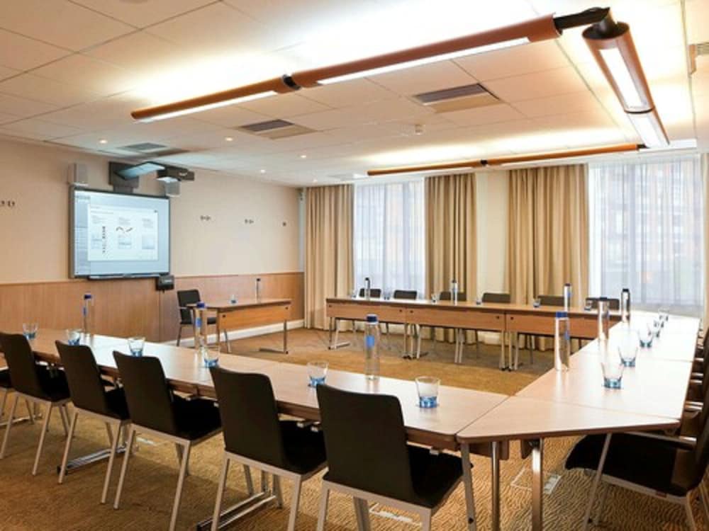 Novotel Leeds Centre 66/73