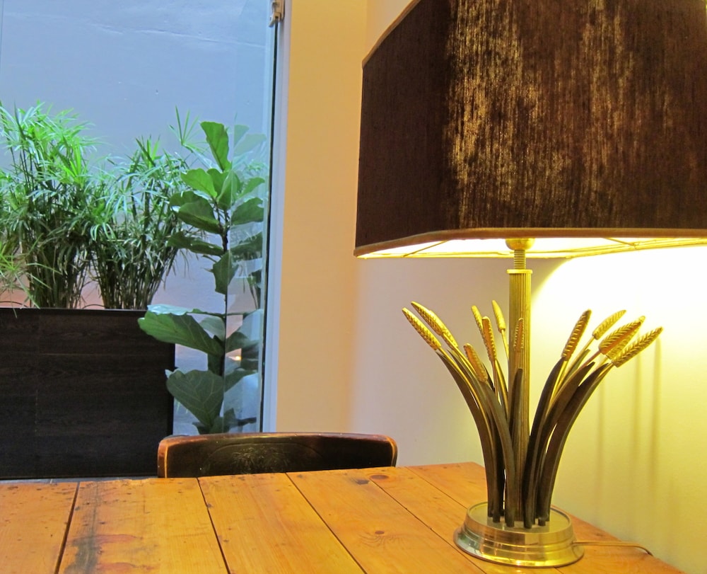 Concierge Athens I 6/50