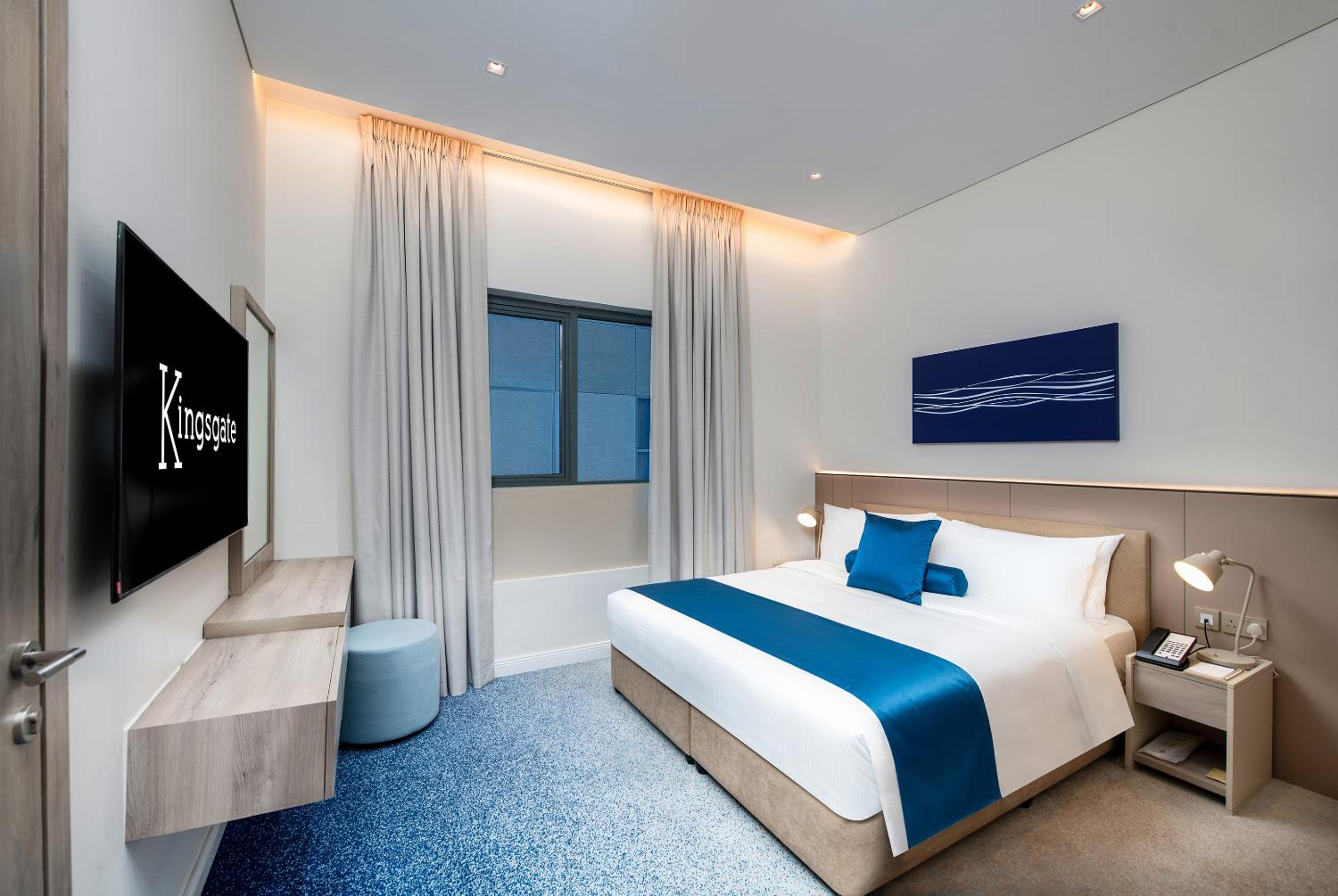 Deluxe, King Bed, Dining Area
